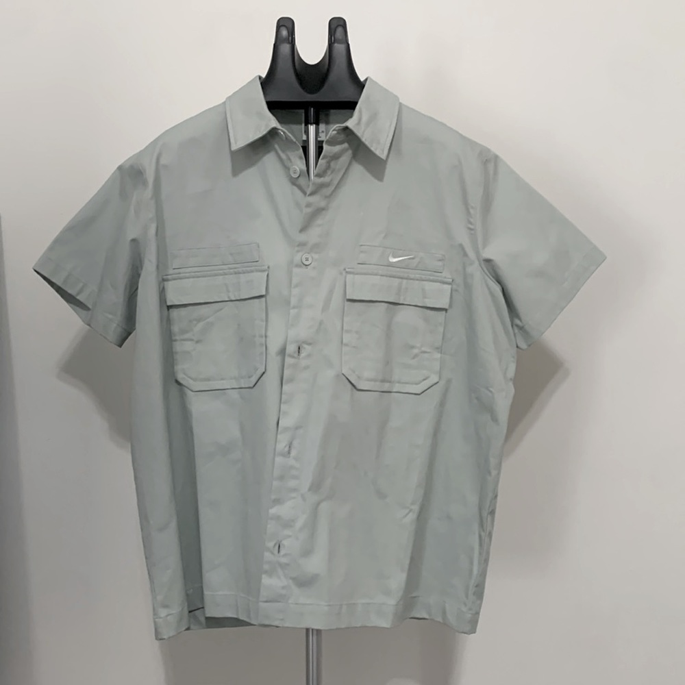 NWT Nike men’s XL Button Up Light green